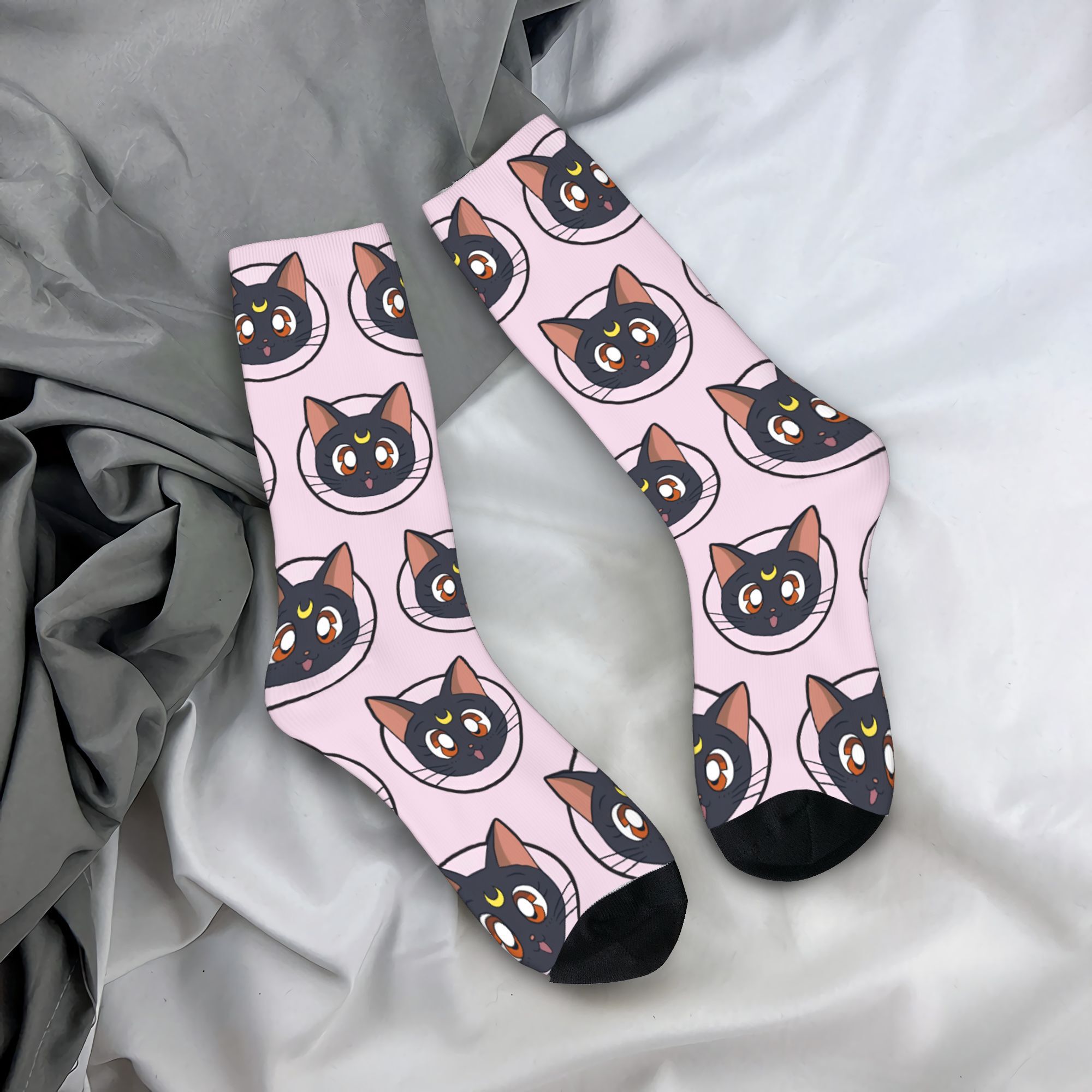 Trendy Unisex Crew Socks Sailo - Anime Merchandise For Girls avis et prix